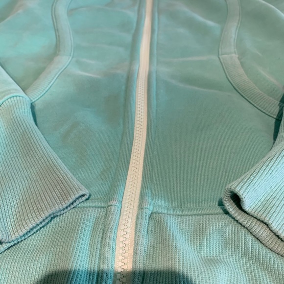 Teal lululemon sweater. Size is 10-12 - Picture 7 of 7
